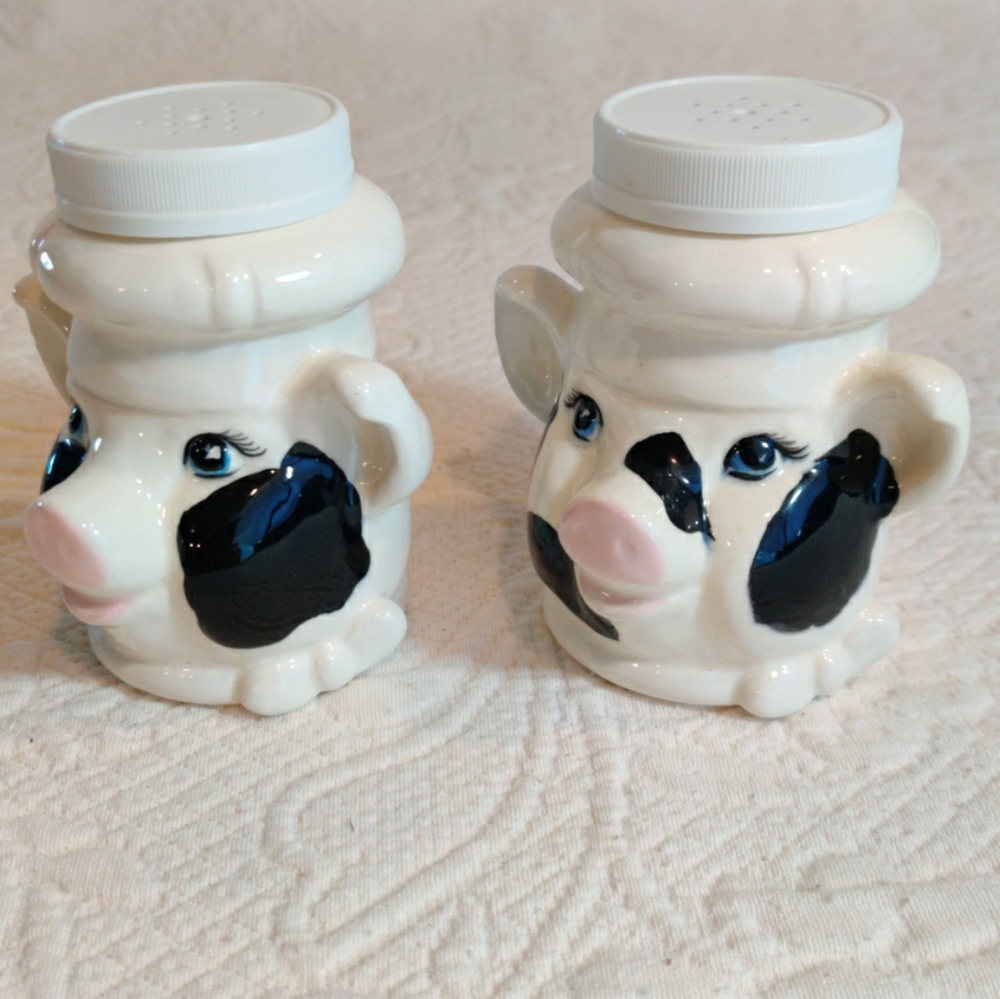 Vintage Large Ceramic Spotted Pig Salt & Pepper Farm Animal Shakers